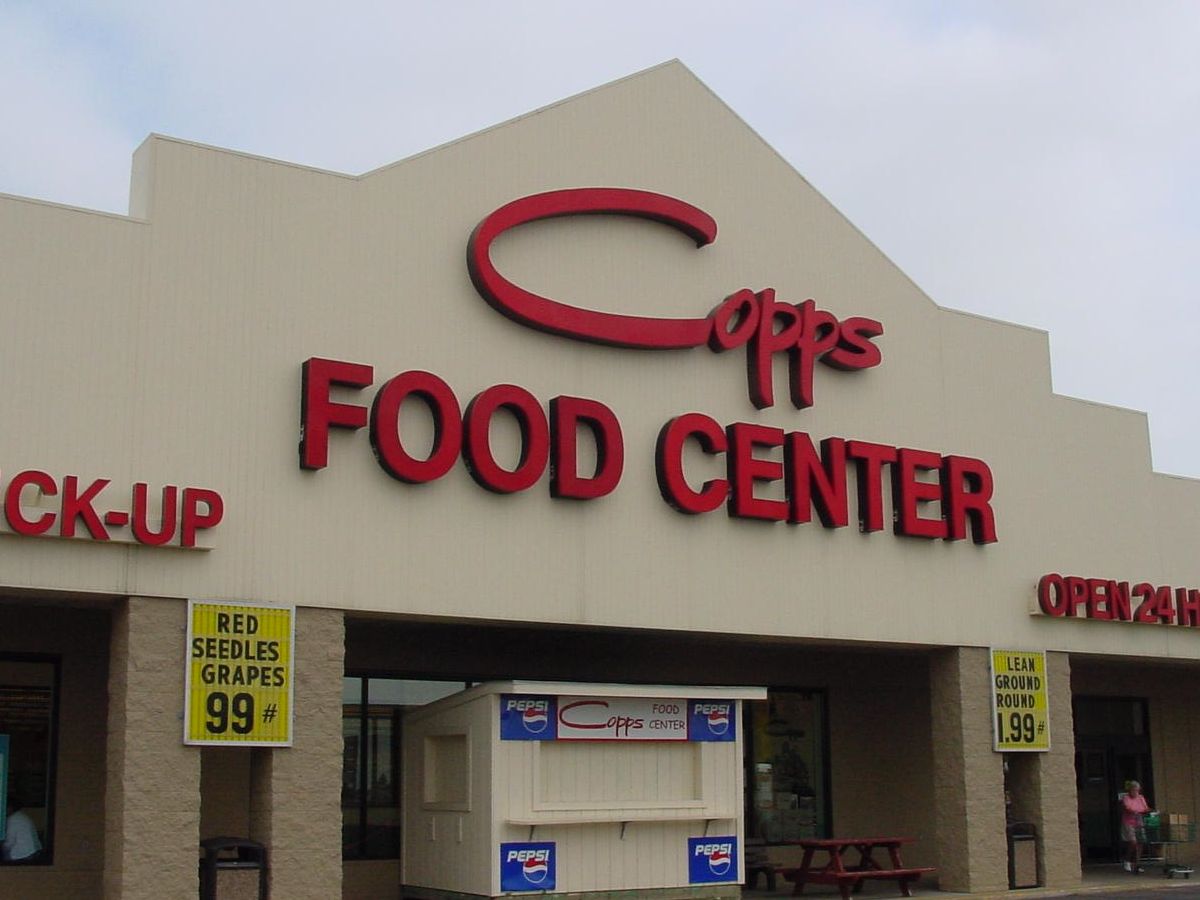 Exterior supermarket building sign.