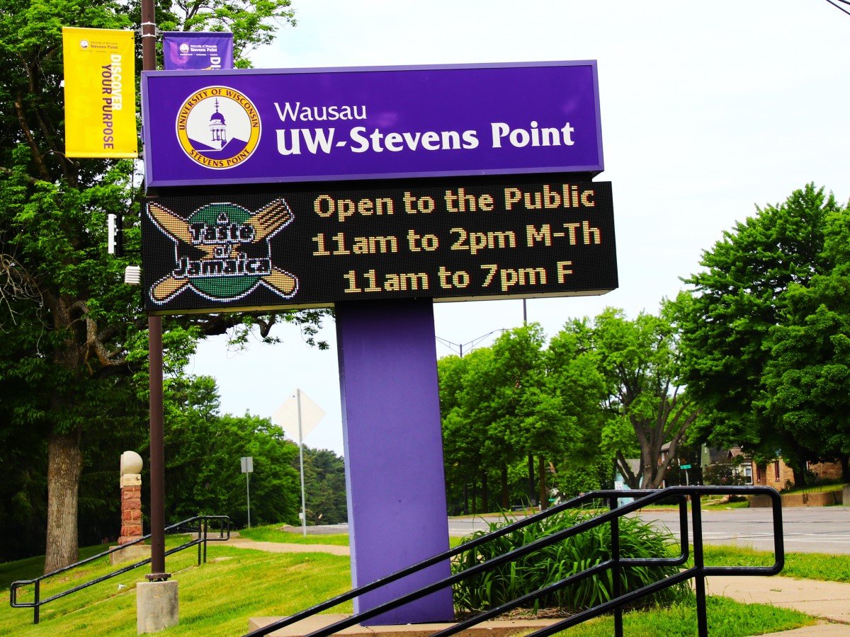 Beautiful college wayfinding signage for college.